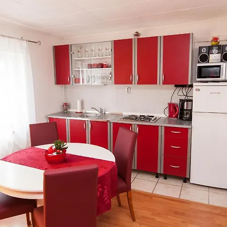 House With Covered Terrace And Garden Holiday home *