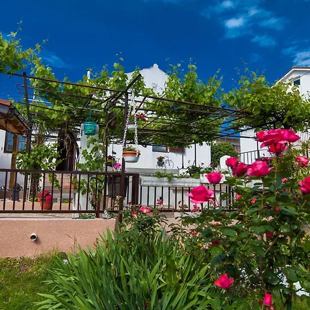 Holiday home House With Covered Terrace And Garden *