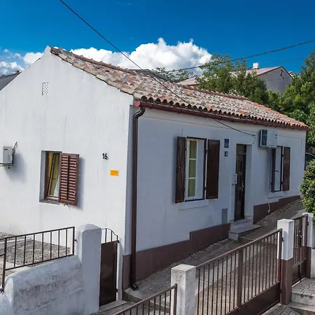 House With Covered Terrace And Garden *