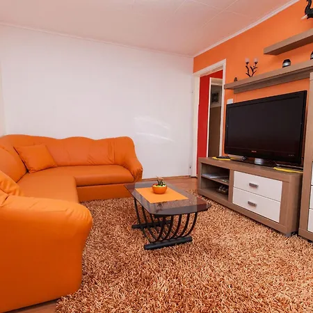 House With Covered Terrace And Garden Holiday home Crikvenica