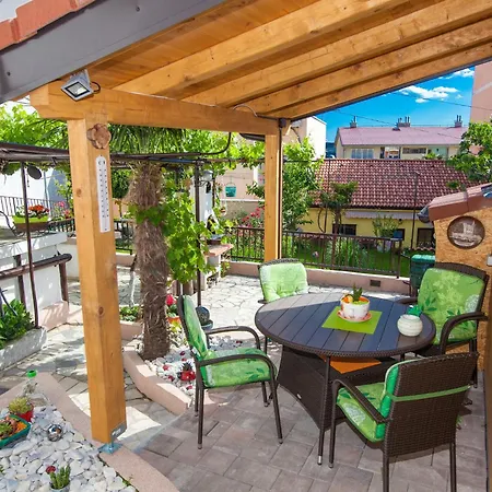 Holiday home House With Covered Terrace And Garden