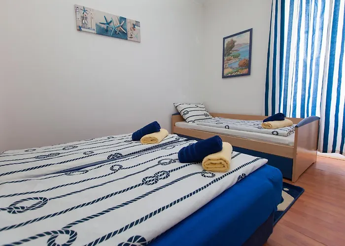 Cozy Coastal Stay, Vikendica
